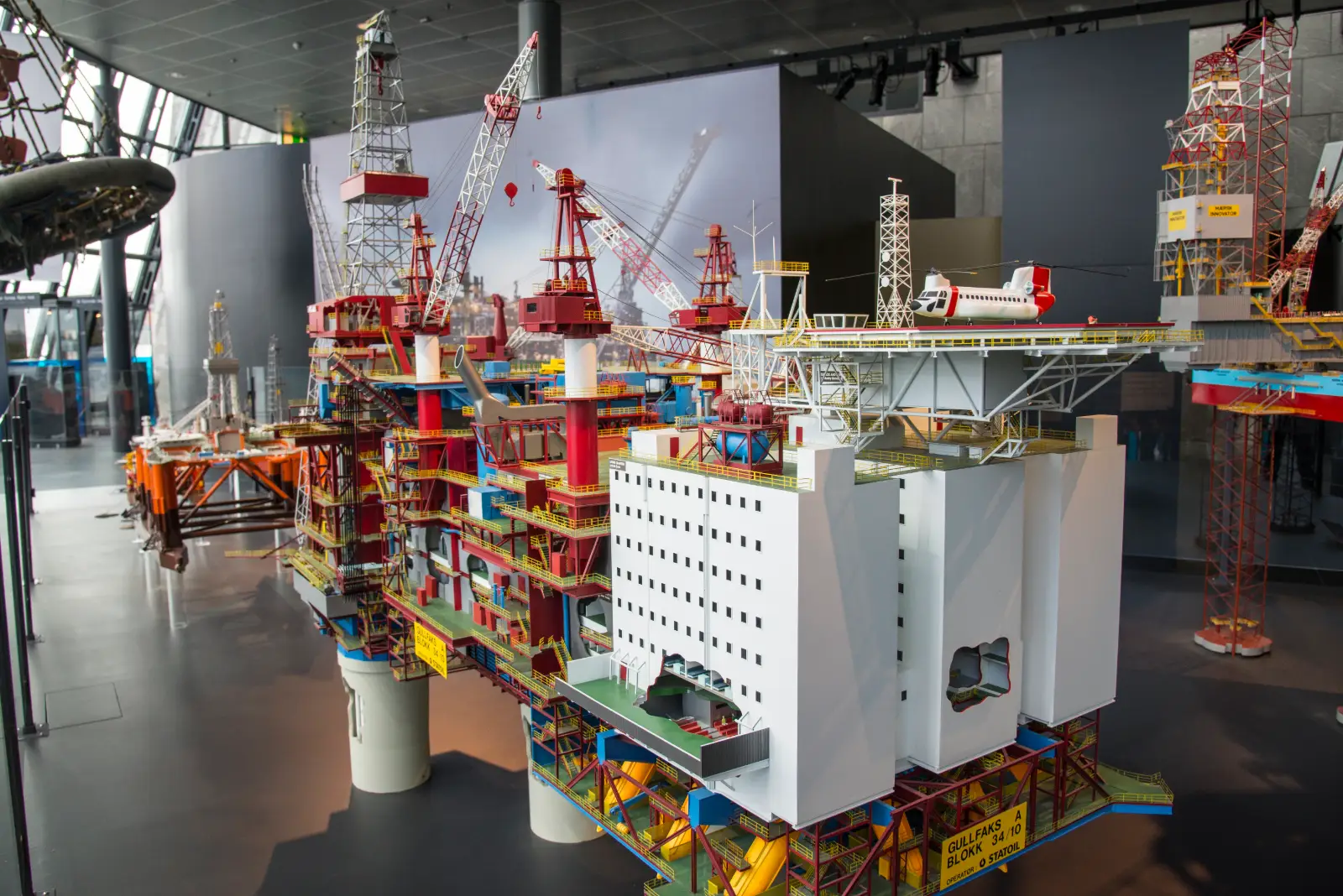 Modelos de instalaciones marinas en el Museo del Petróleo