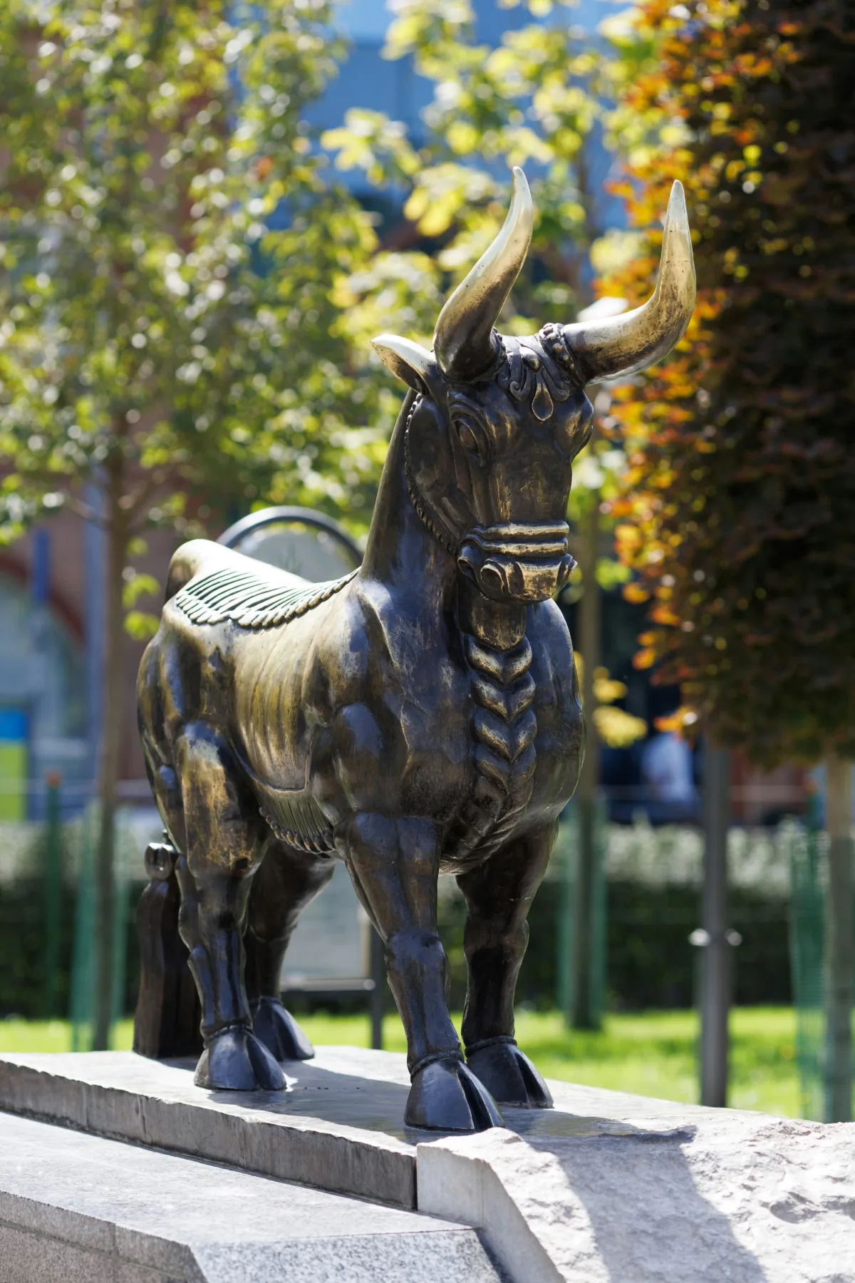 Escultura de un toro en Armenia