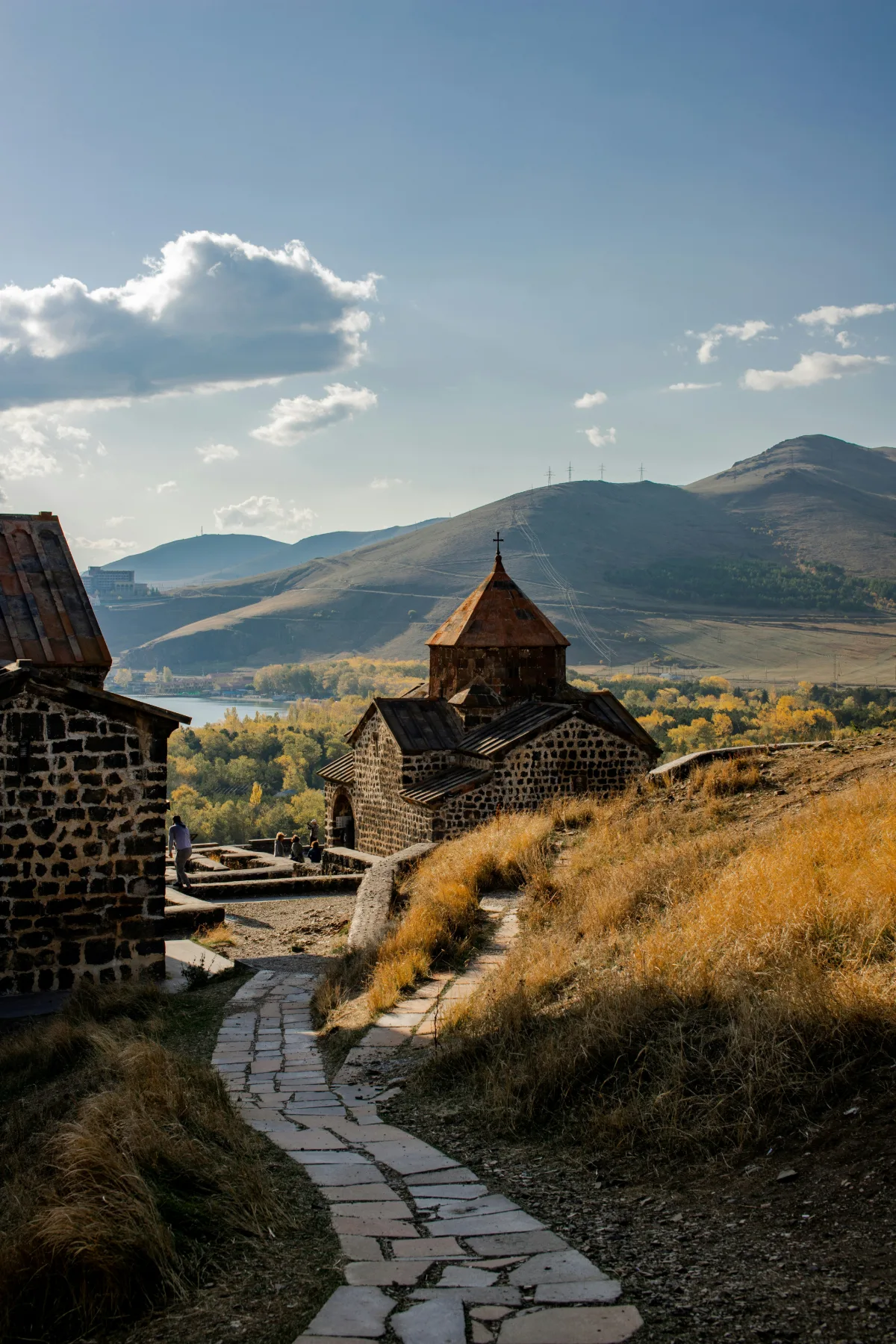 Monasterio de Sevanavank sobre el lago Sevan