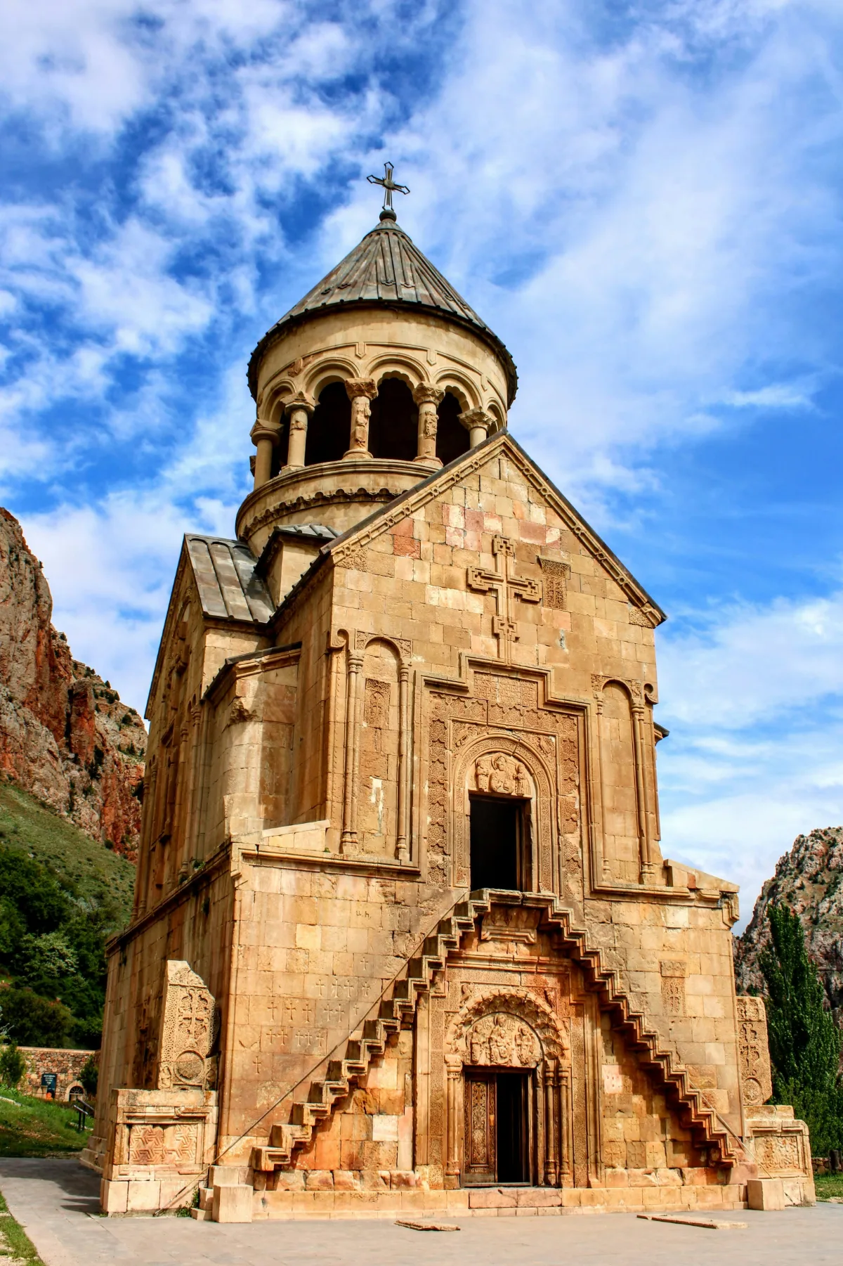 Fachada vertical del monasterio de Noravank