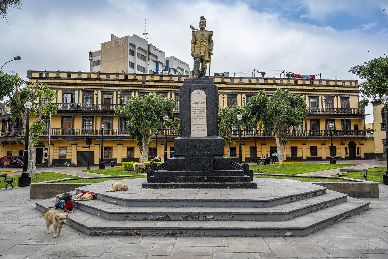 Plaza Gálvez en el centro histórico del Callao