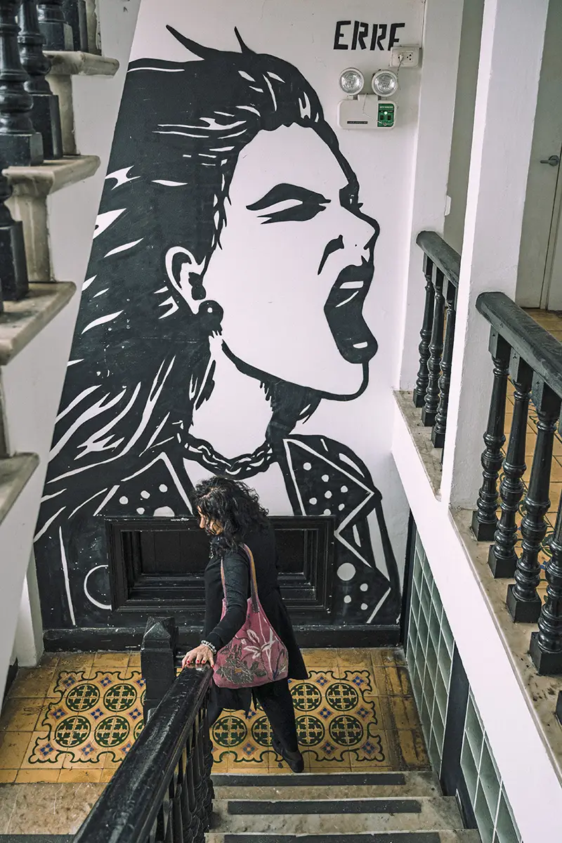Intervención artística en la escalera de Casa Ronald
