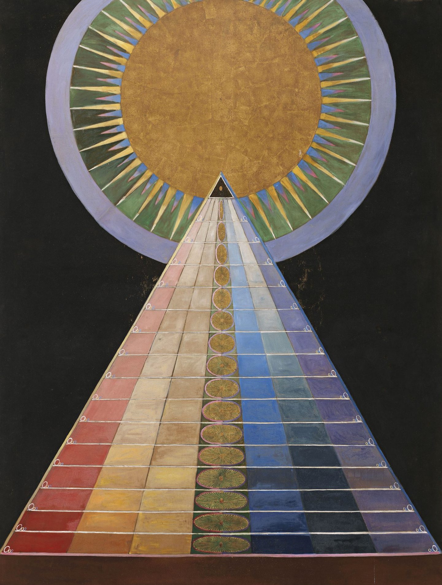Retablo n.º 1: una pirámide escalonada con franjas de colores del arcoíris asciende hacia un gran disco dorado rodeado de un halo de rayos, sobre fondo negro.