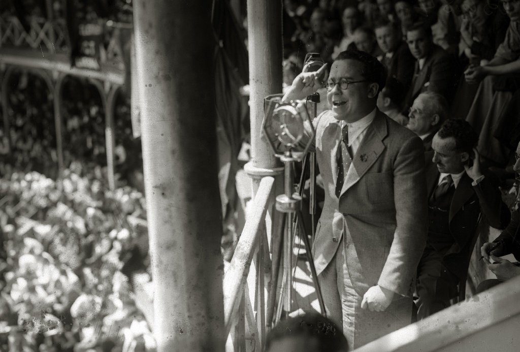 Santiago Carrillo, durante un mitin en 1936 | Crédito: Wikimedia Commons