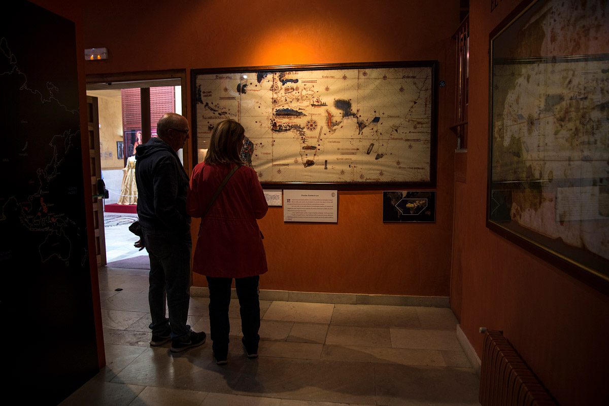 Turistas en Museo Tordesillas