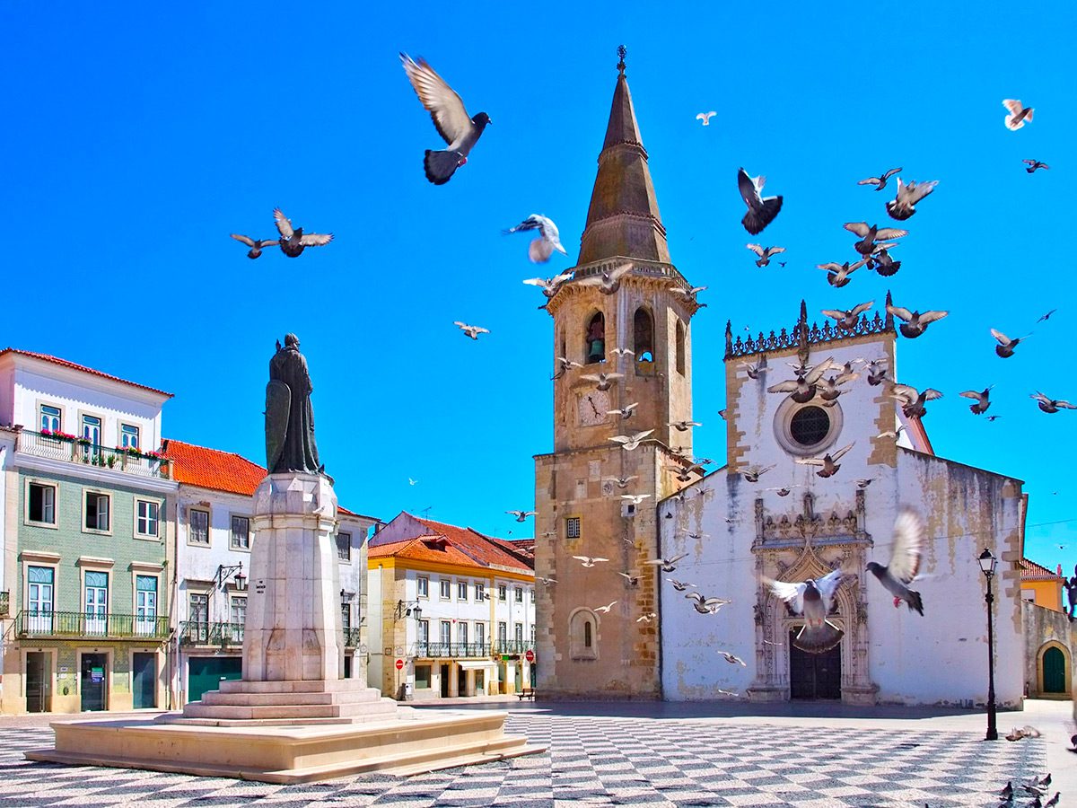 Vista de la localidad de Tomar, en Portugal