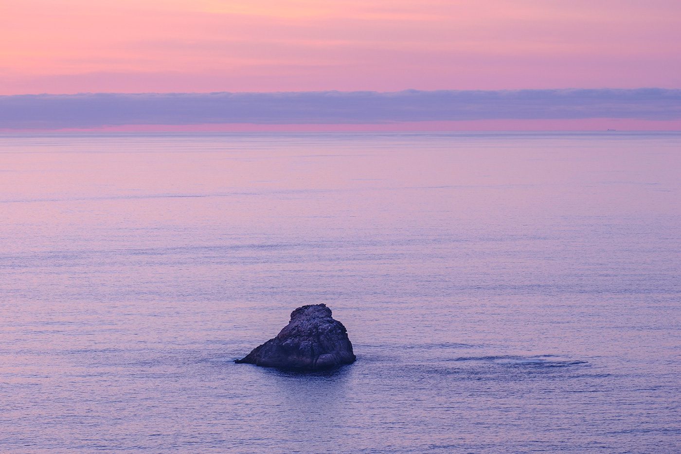 Islote Centolo, en Fisterra, al atardecer