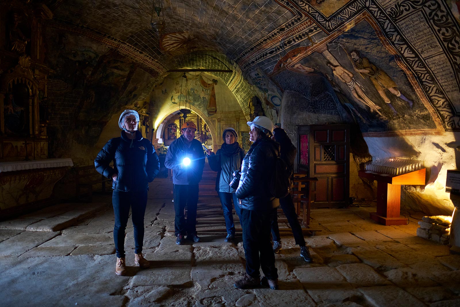 Cueva ermita de San Tirso y San Bernabé | © Javier García Blanco