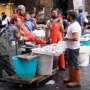 Trabajadores del mercado de Catania
