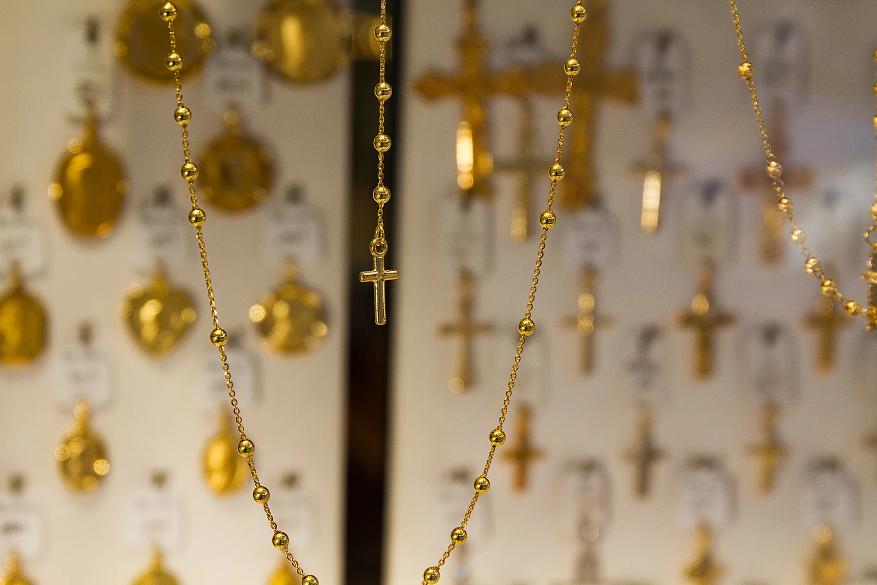 Joyas en el santuario de Lourdes