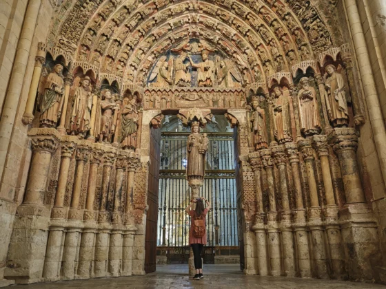 Portada de la Majestad, Toro