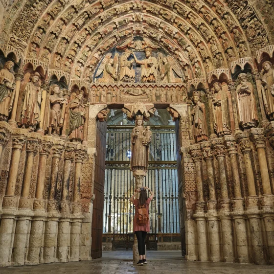 Portada de la Majestad, Toro