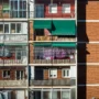Toldos verdes en una calle de Madrid