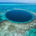 El célebre blue hole de Belice