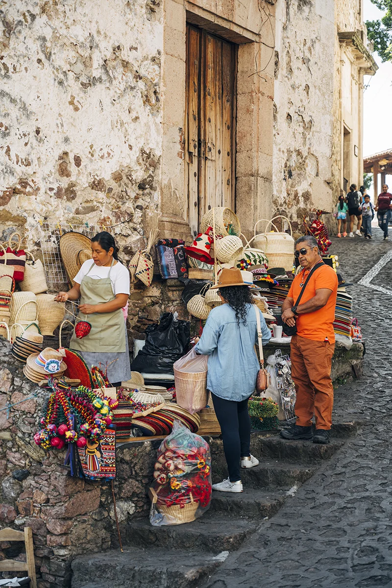 Puestos de artesanía en el centro de Taxco