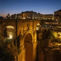 Vista nocturna del Puente Nuevo de Ronda