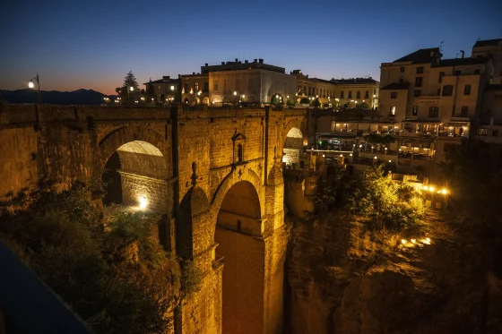 Vista nocturna del Puente Nuevo de Ronda