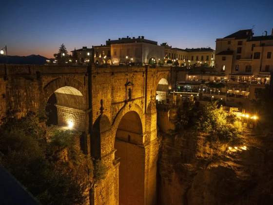 Vista nocturna del Puente Nuevo de Ronda