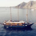 El Galileo durante un crucero por las Cícladas