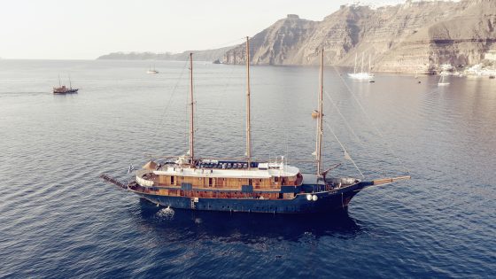 El Galileo durante un crucero por las Cícladas