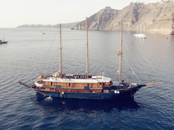 El Galileo durante un crucero por las Cícladas