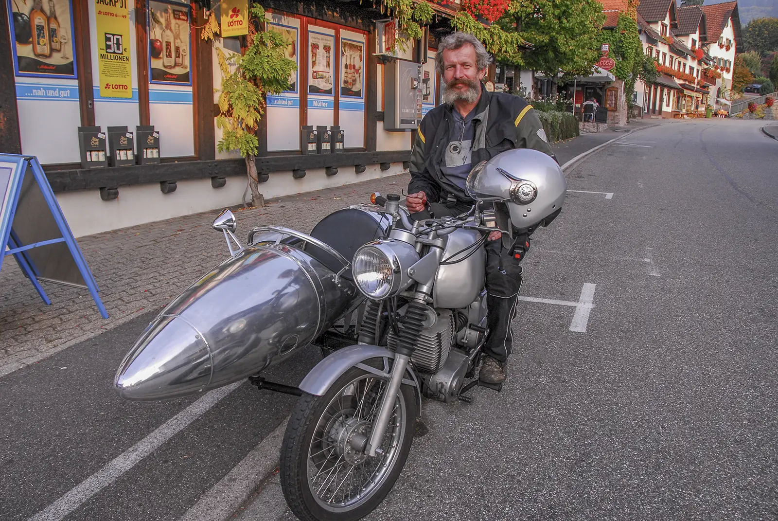 Motorista en carretera de Sasbachwalden