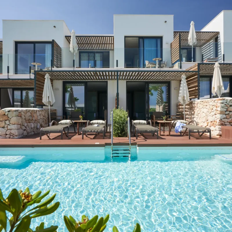 Vista de la piscina del Hotel Barceló Nura en Menorca