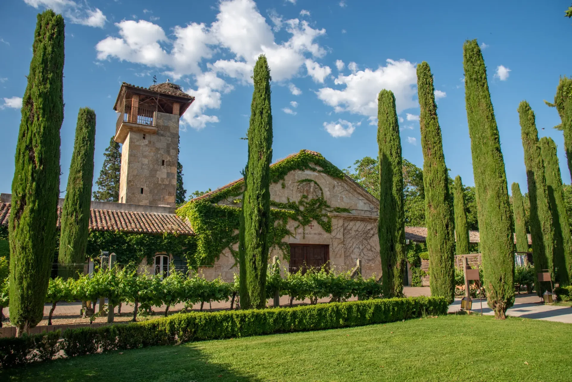 Vista de la capilla de San Nicolás de las Viñas, en Hacienda Zorita, Salamanca.