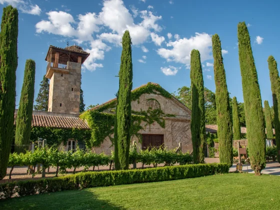 Vista de la capilla de San Nicolás de las Viñas, en Hacienda Zorita, Salamanca.