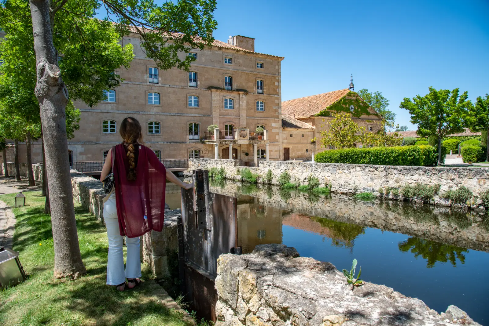 El río Tormes a su paso por la Hacienda Zorita Wine Hotel