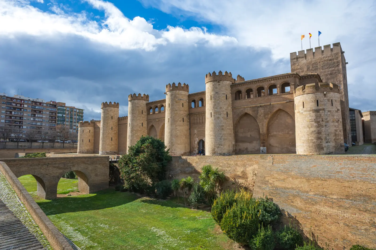 Vista exterior de la Aljafería
