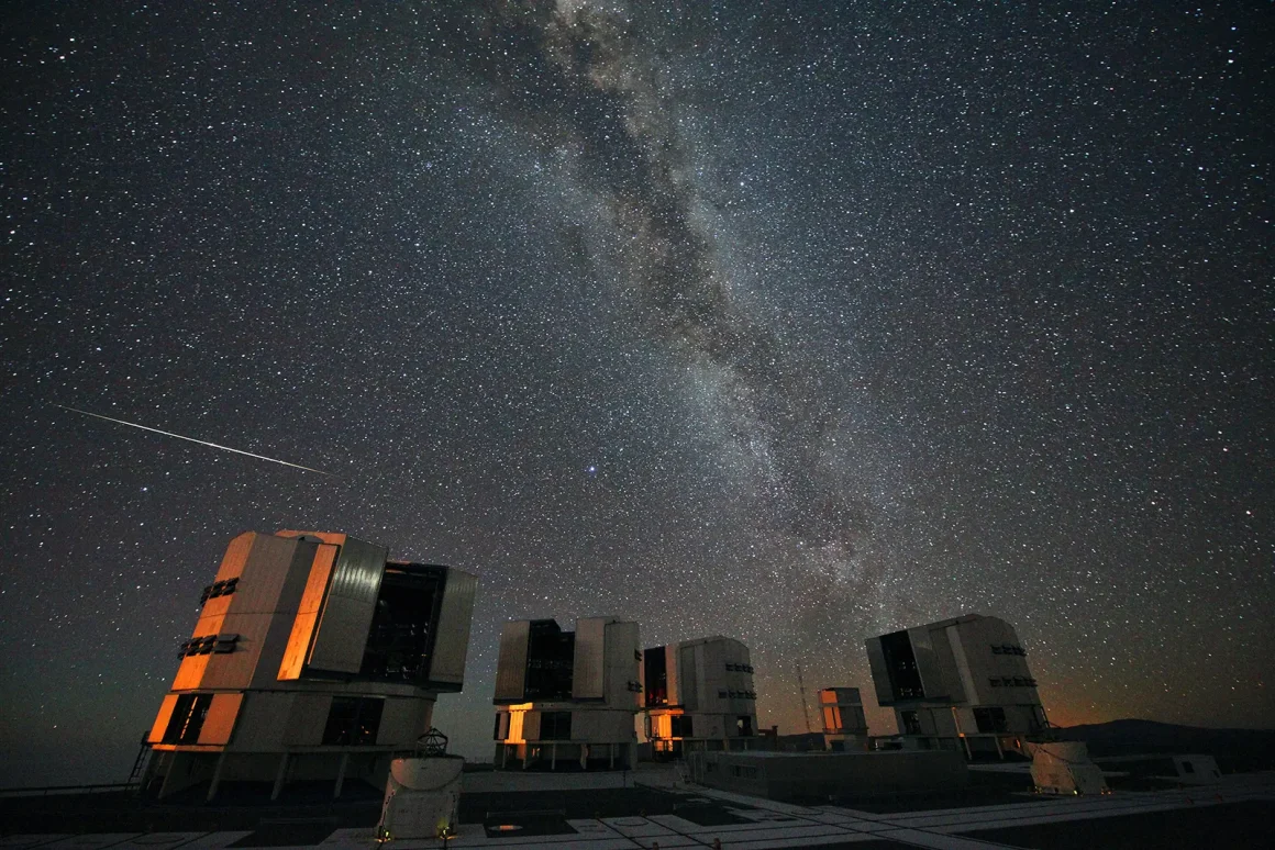 Lluvia de Perseidas desde el VLT (Telescopio Muy Grande) en Chile