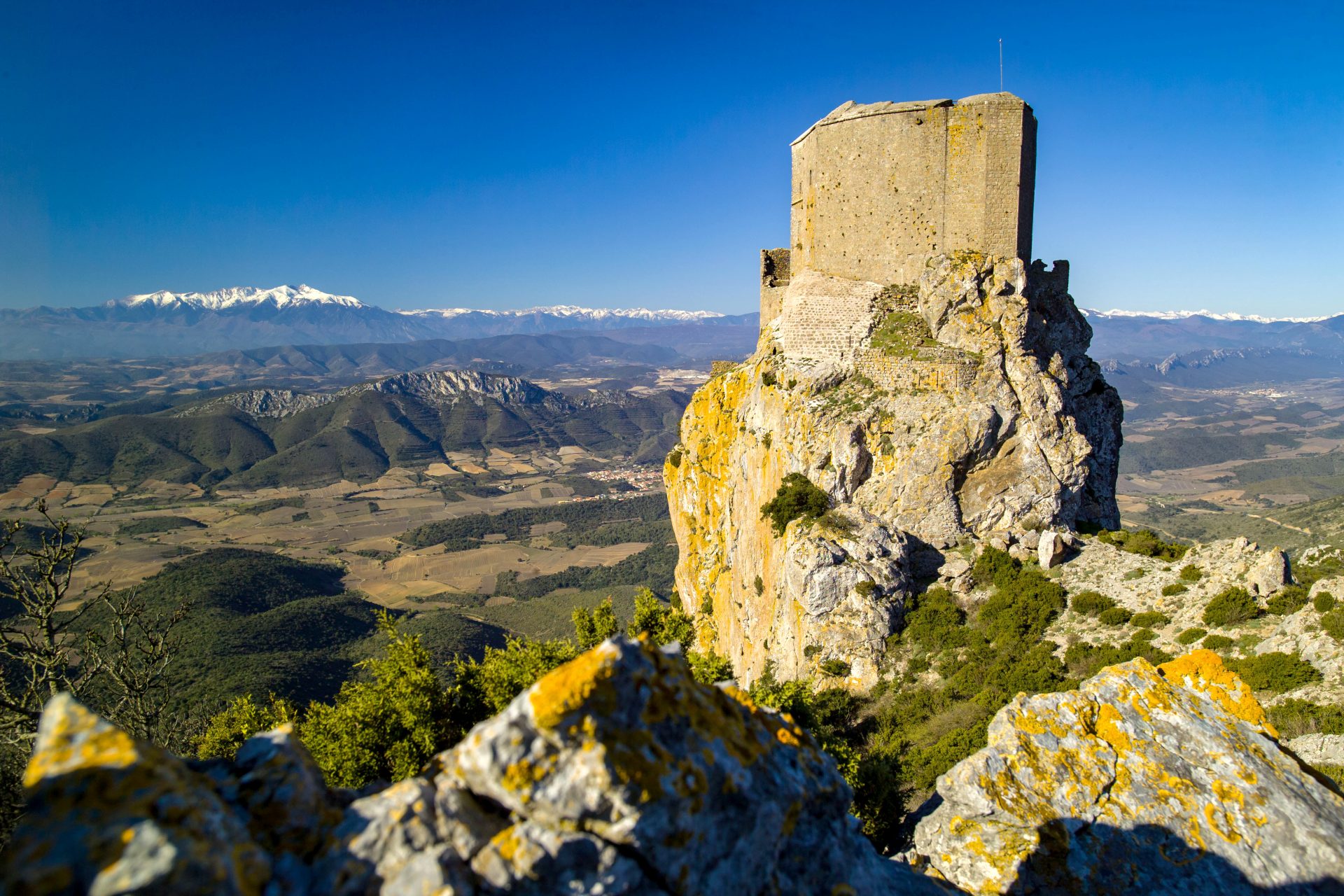 Vista del castillo de Quéribus, Francia