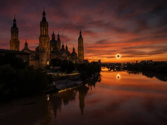 Fotomontaje del eclipse del 12 de agosto desde Zaragoza