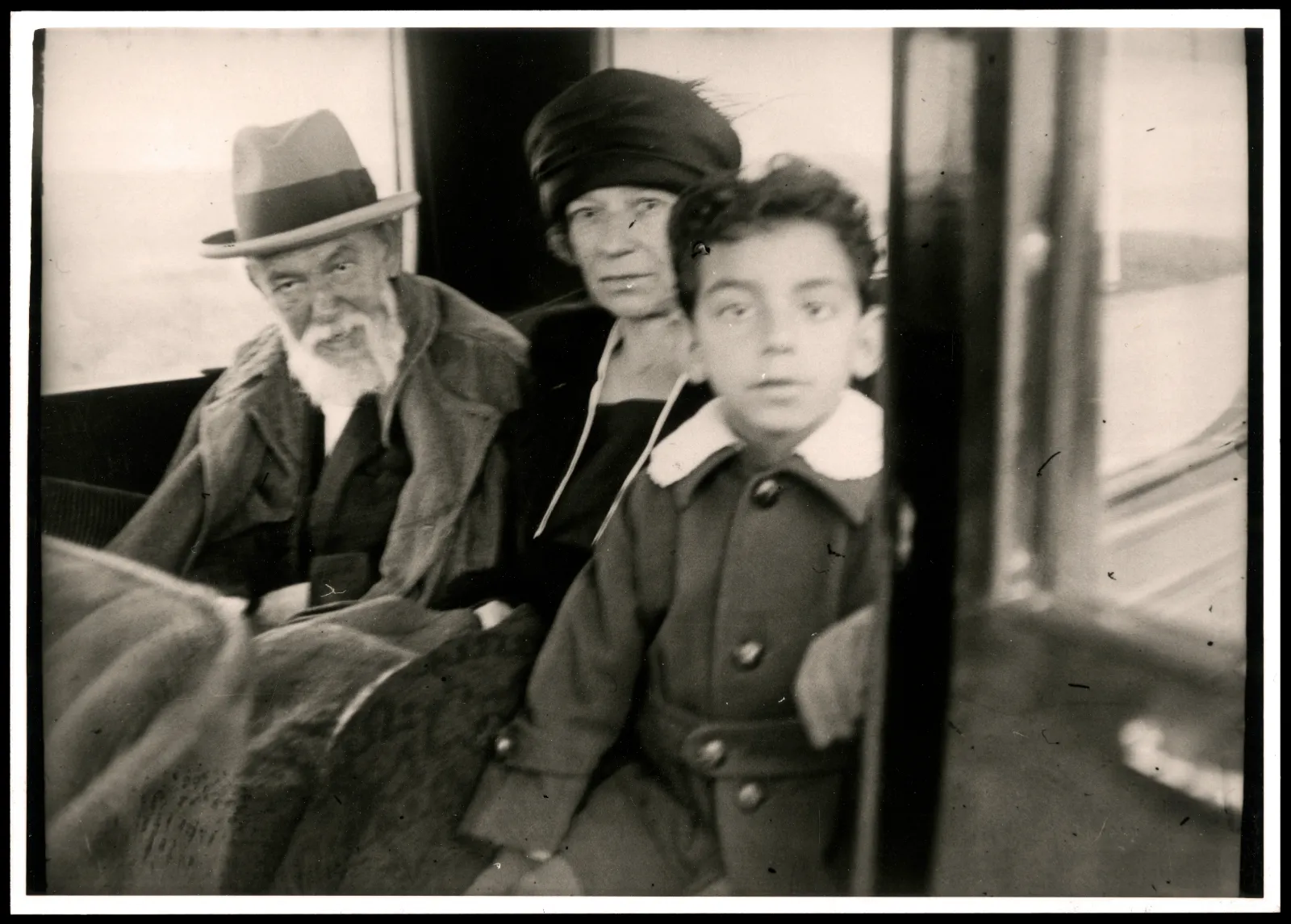 Joaquín Sorolla con su mujer, Clotilde, y su nieto Francisco, entre 1921 y 1923.