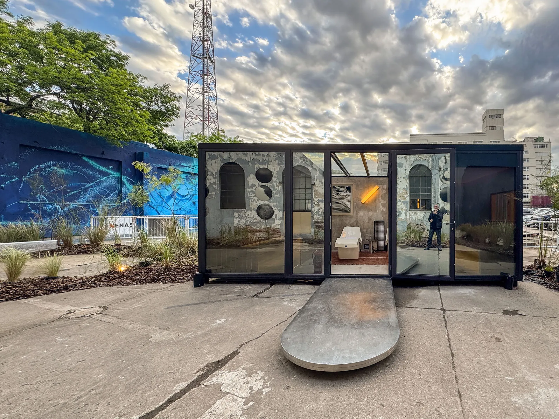 Pabellón acristalado en el patio de la antigua fábrica de Alpargatas, Buenos Aires